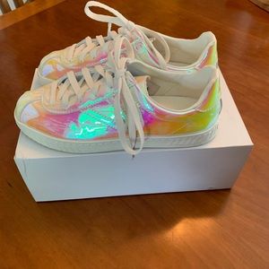 Tretorn iridescent sneakers size 6